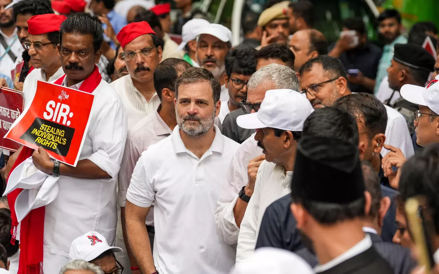 India Bloc MPs, Including Rahul Gandhi, Priyanka Gandhi, and Sanjay Raut, Detained During Protest Against Election Commission