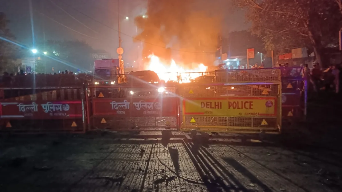 Delhi Blast: 8 Dead in High-Intensity Vehicle Explosion Near Lal Kila Metro Station