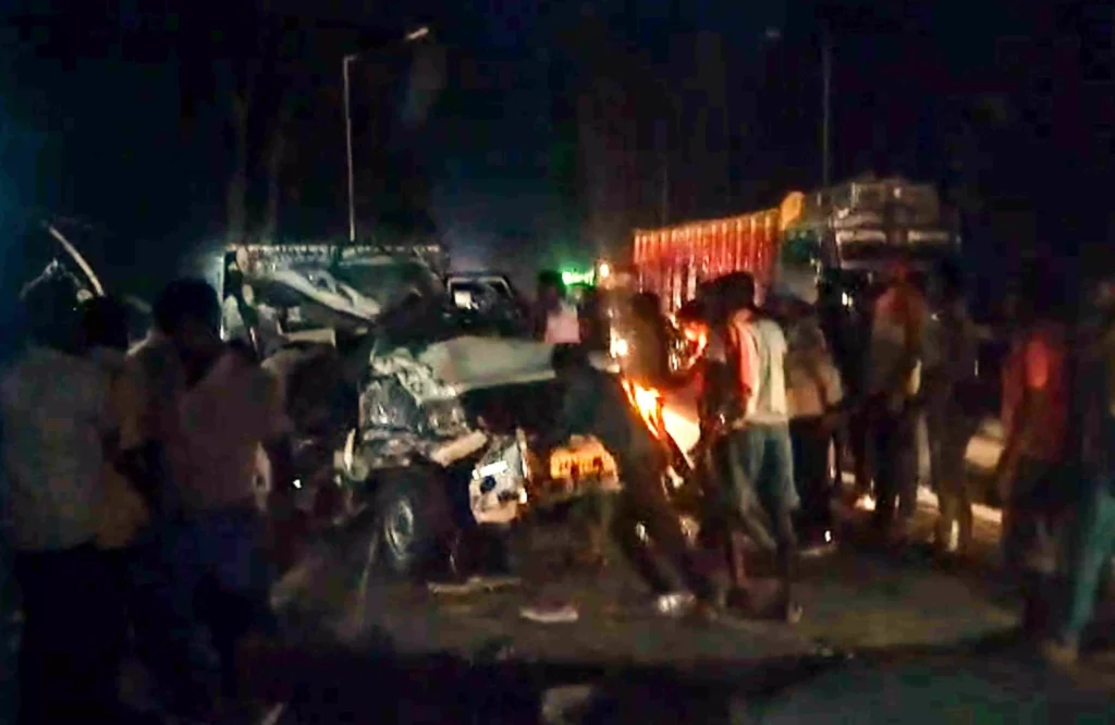 16 Dead in Deadly Crash