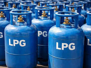 LPG Shock: Commercial Prices Surge Rs 195 in Crisis