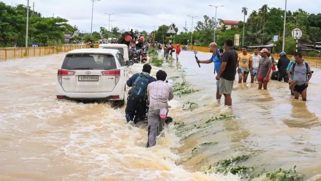 Flood in Assam Crisis: 10 Dead, 16 Districts Devastated Now Flood in Assam Crisis: 10 Dead, 16 Districts Devastated Now