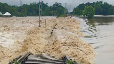 Flood in Assam Crisis: 10 Dead, 16 Districts Devastated Now Flood in Assam Crisis: 10 Dead, 16 Districts Devastated Now