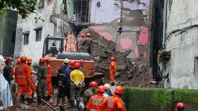 Tragic! 1 Dead, 8 Feared Trapped in Bhiwandi Building Collapse