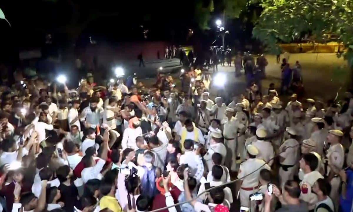 Shocking: 1000s Join Remove Reservation Protest at Jantar Mantar