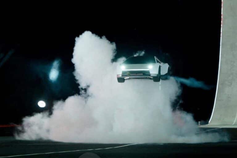 Shocking Tesla Flying Car Roadster Hits 0.81 Sec Thrills